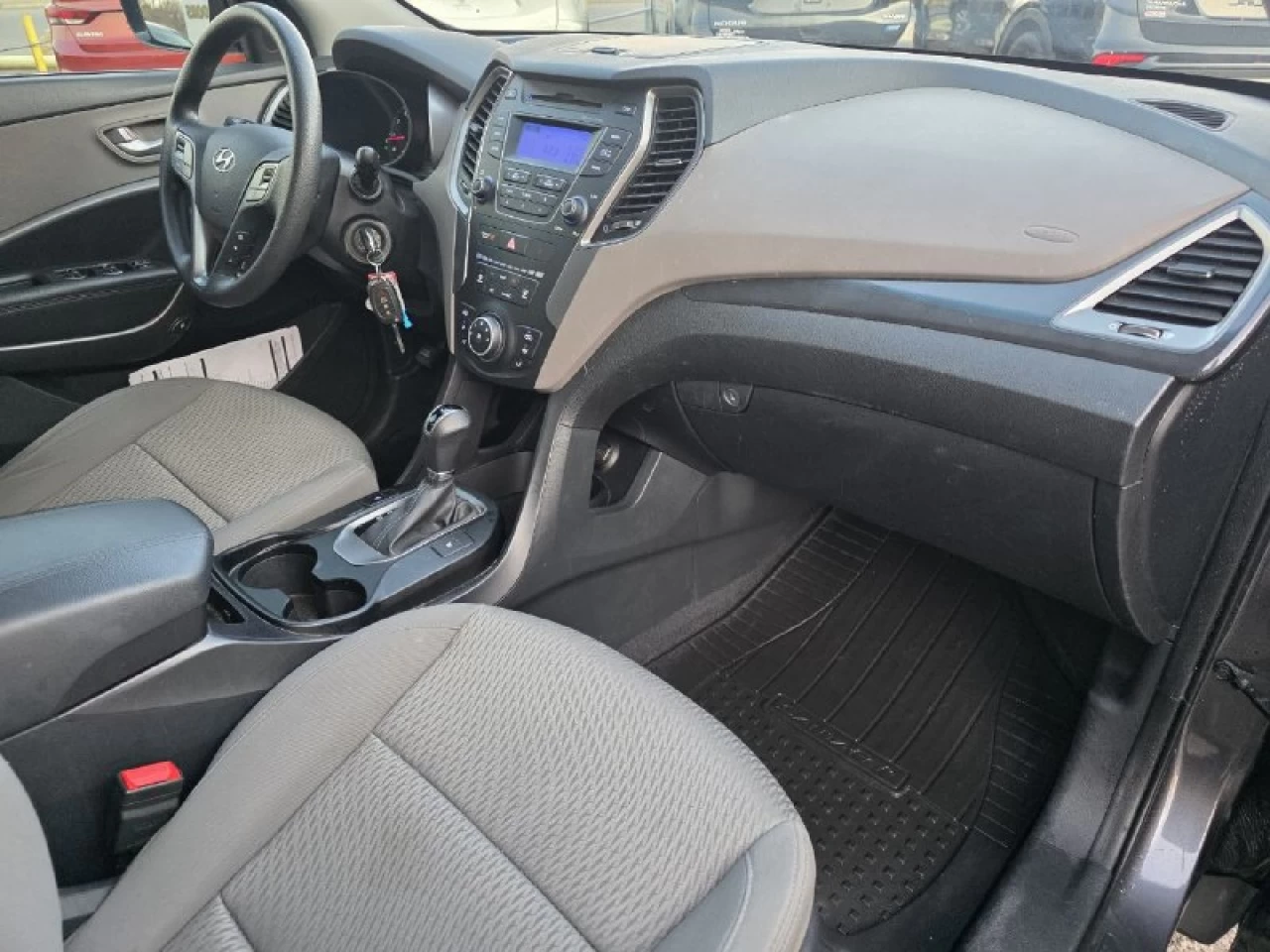 2016 Hyundai Santa Fe Sport JAMAIS ACCIDENTEE**SAAQ CERTIFIEE**UNE SEULE PROPRIO**2.4L**SIEGES CHAUFFANTS**MAGS**EN SPECIAL** Image principale