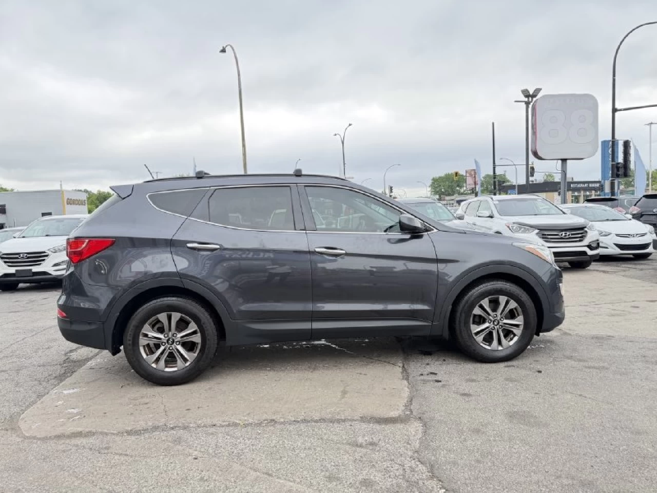 2016 Hyundai Santa Fe Sport JAMAIS ACCIDENTEE**SAAQ CERTIFIEE**UNE SEULE PROPRIO**2.4L**SIEGES CHAUFFANTS**MAGS**EN SPECIAL** Image principale