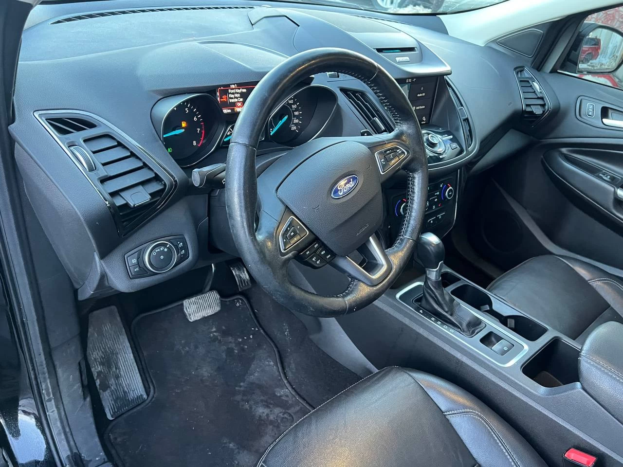 2017 Ford Escape Titanium**AWD**JAMAIS ACCIDENTEE**SAAQ CERTIFIEE**Toit Ouvrant Panoramique**ANGLE MORT**CamÉra de Recul**SIEGES EN CUIR**Navigation**SIEGES CHAUFFANTS**VOLANT CHAUFFANT**dÉmarrage À distance**MAGS** Image principale