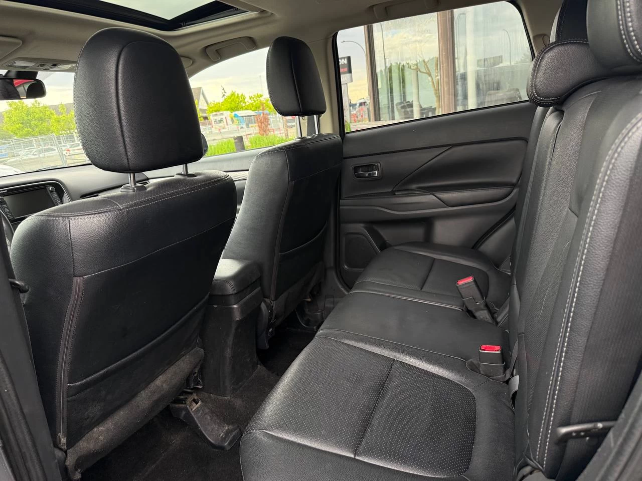 2015 Mitsubishi Outlander **GT**JAMAIS ACCIDENTEE**7 PASSAGERS**CUIR**NAVI**CAMERA DE RECUL**SIEGES CHAIFFANTS**MAGS** Image principale