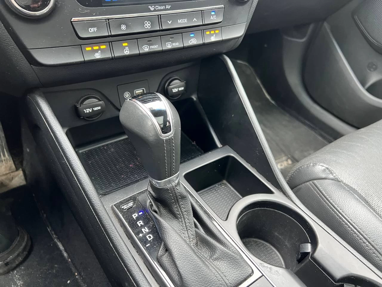 2017 Hyundai Tucson SE**Jamais Accidentee**SAAQ Certifie**TOIT OUVRANT PANORAMIQUE**SIEGE EN CUIR**CAMERA DE RECUL**SIEGES CHAUFFNATS AVANT ET ARRIERE**Volant Chauffant**Alerte d'angle Mort**MAGS** Image principale