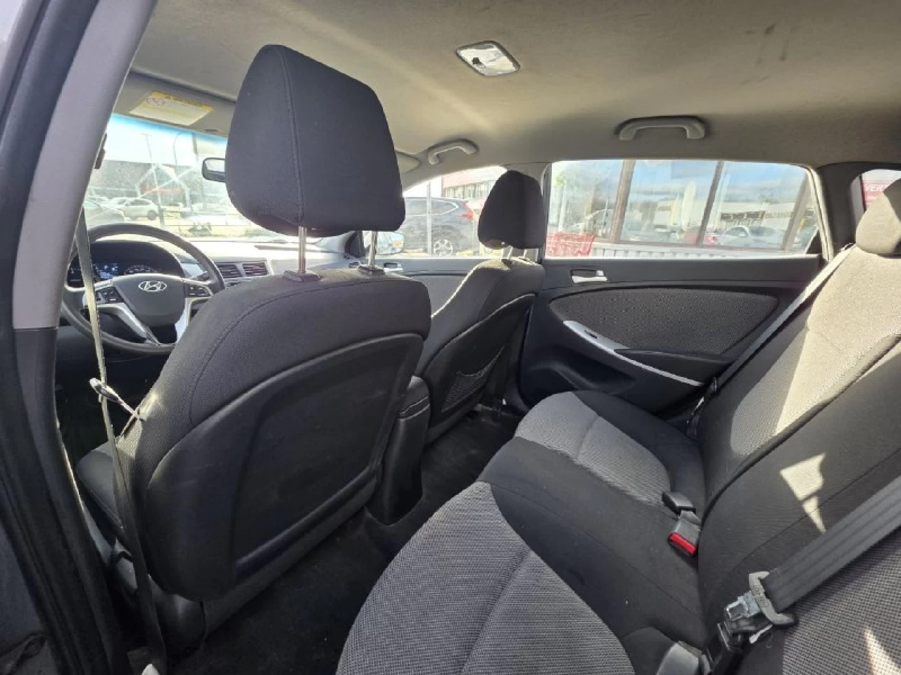 2012 Hyundai Accent GL Image principale