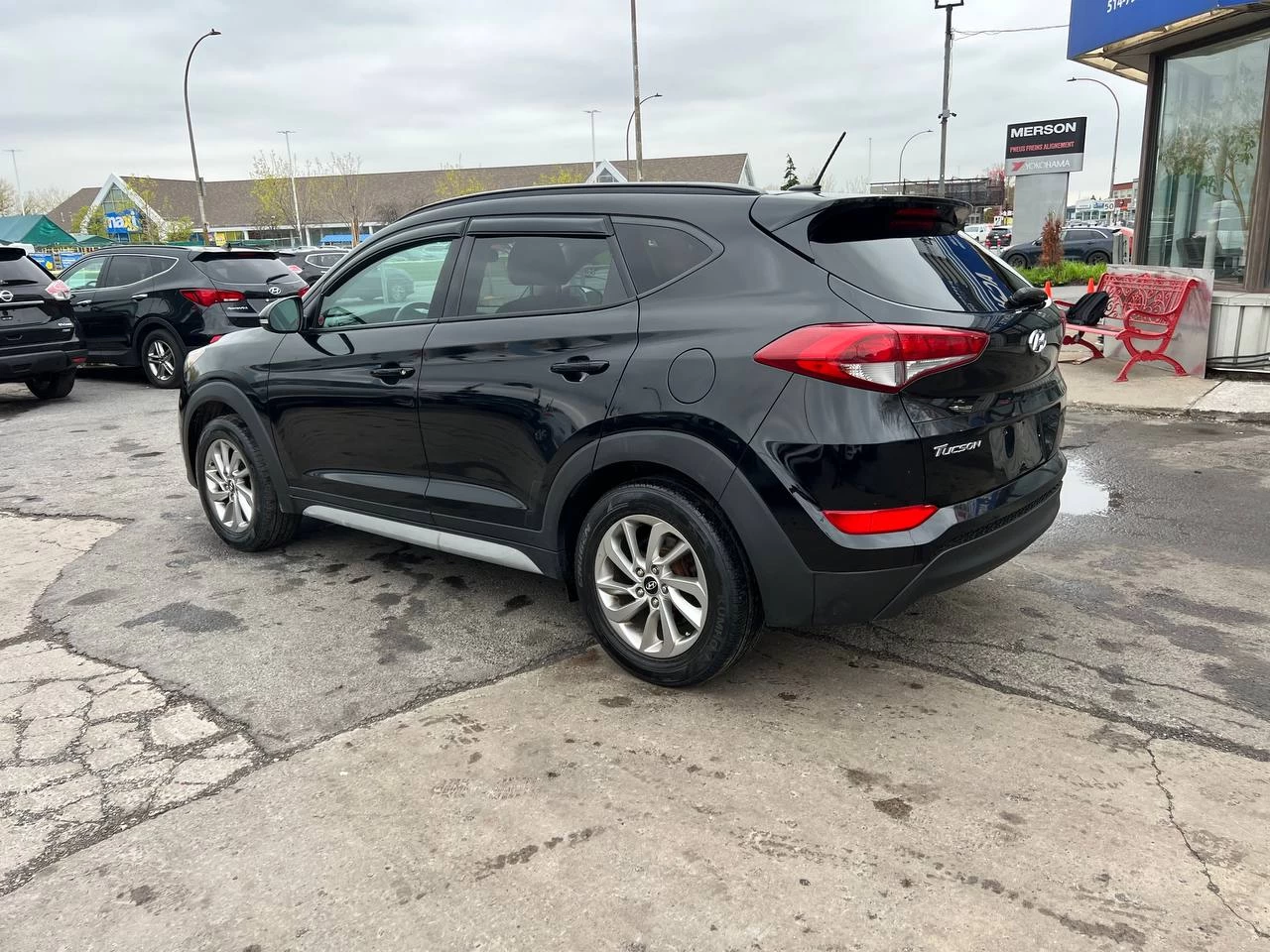 2017 Hyundai Tucson SE**Jamais Accidentee**SAAQ Certifie**TOIT OUVRANT PANORAMIQUE**SIEGE EN CUIR**CAMERA DE RECUL**SIEGES CHAUFFNATS AVANT ET ARRIERE**Volant Chauffant**Alerte d'angle Mort**MAGS** Image principale