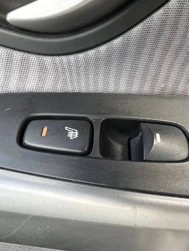 Hyundai Elantra GLS**Toit Ouvrant**SIEGES CHAUFFANTS**SIEGES CHAUFFANTS ARRIERE**MAGS** 2012