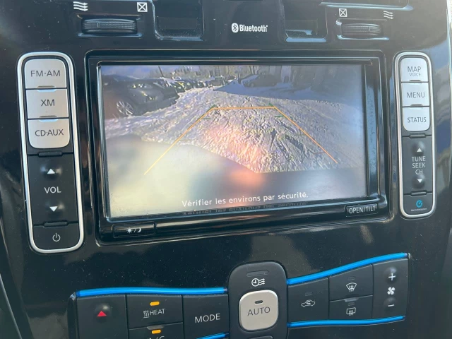 Nissan LEAF SV**JAMAIS ACCIDENTEE**CAMERA DE RECUL**Navi**SIEGES CHAUFFANTS Avant et Arrière**Volant Chauffant**Mags**Un Proprietaire** 2014