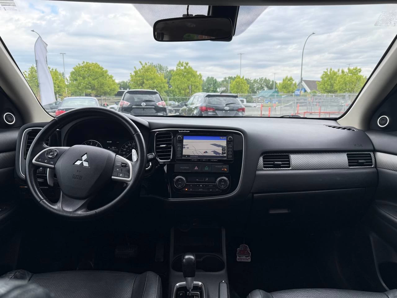 2015 Mitsubishi Outlander **GT**JAMAIS ACCIDENTEE**7 PASSAGERS**CUIR**NAVI**CAMERA DE RECUL**SIEGES CHAIFFANTS**MAGS** Image principale
