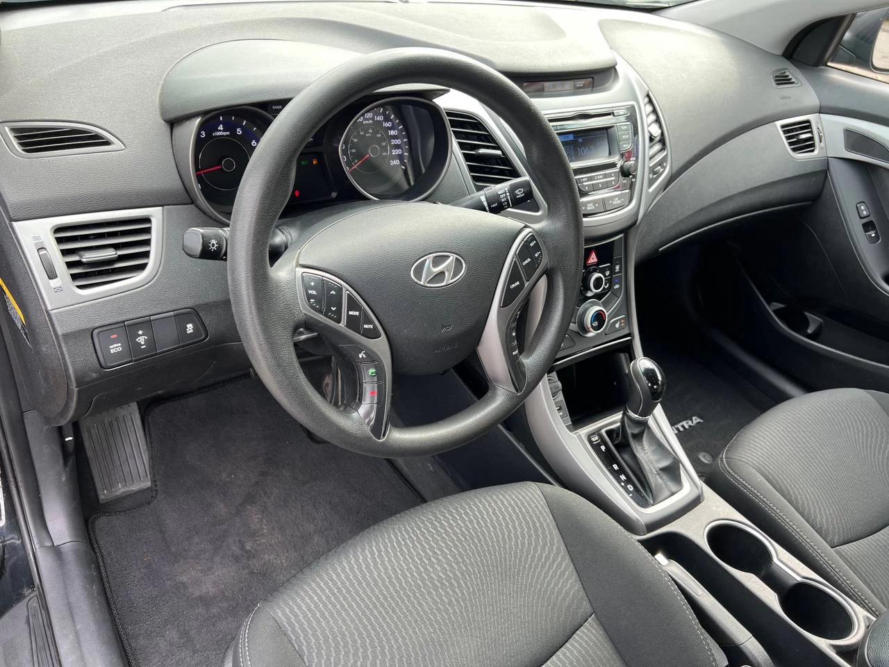 2015 Hyundai Elantra GL**SIEGES CHAUFFANTS** Image principale