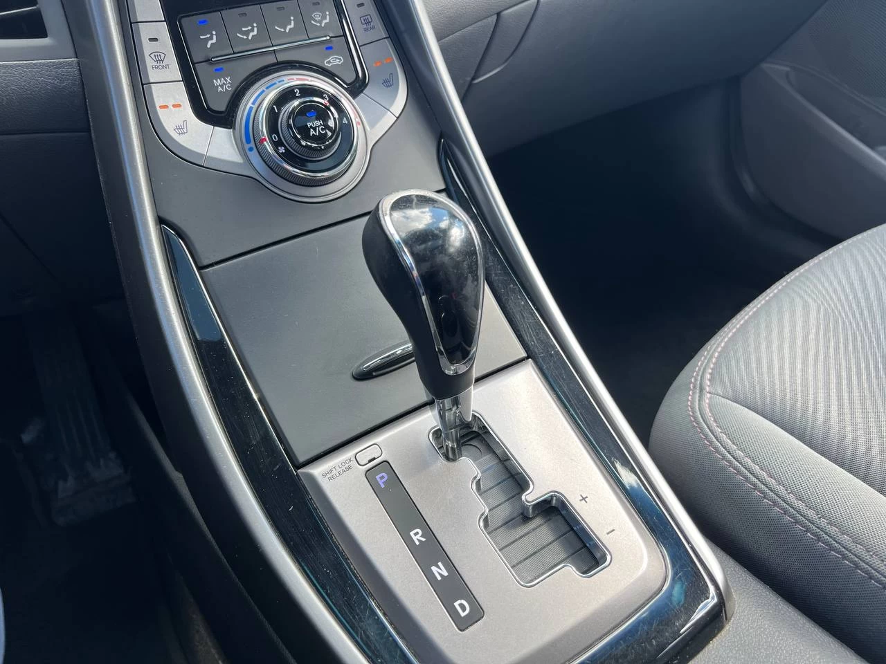 2013 Hyundai Elantra GLS**Jamais accidente**Un PropriÉtaire**Toit Ouvrant**SIEGES CHAUFFANTS**SIEGES CHAUFFANTS ARRIERE**MAGS** Image principale