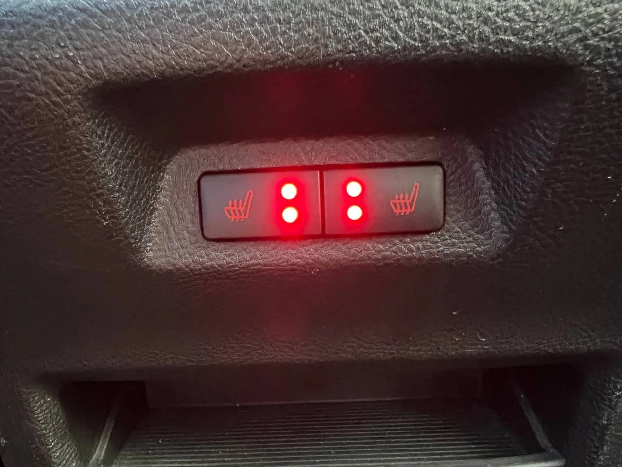 2015 Ford Edge TitaniumT**AWD**Toit Ouvrant Panaromique**ANGLE MORT**CamÉra de Recul**SIEGES EN CUIR**Navigation**SIEGES CHAUFFANTS**SIEGES CHAUFFANTS ARRIERE**SiÈges ventilÉs**VOLANT CHAUFFANTS**MAGS**dÉmarrage À distance** Image principale