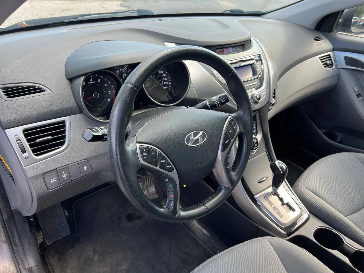 2013 Hyundai Elantra GLS**Jamais accidente**Un PropriÉtaire**Toit Ouvrant**SIEGES CHAUFFANTS**SIEGES CHAUFFANTS ARRIERE**MAGS** Image principale