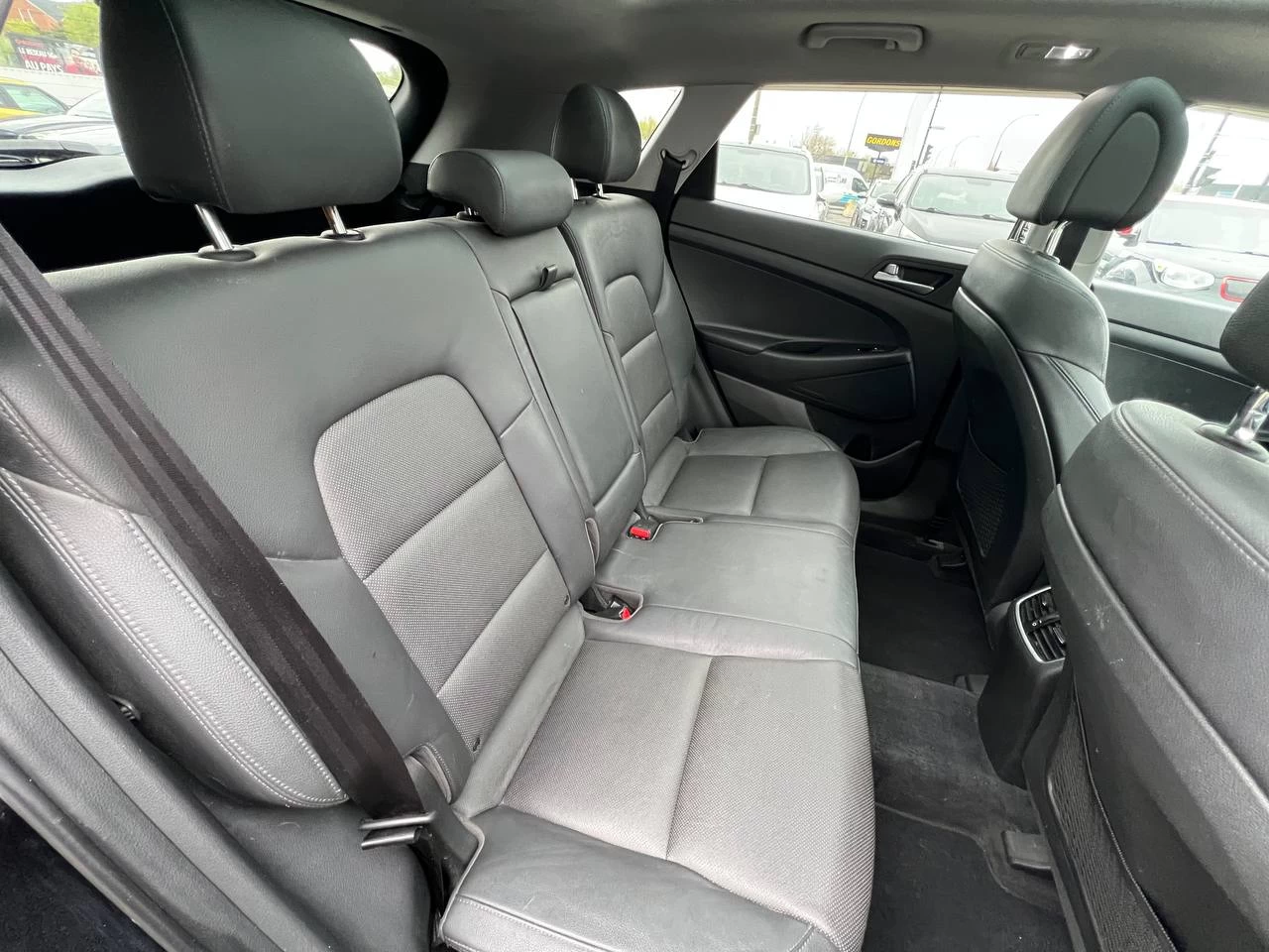 2017 Hyundai Tucson SE**Jamais Accidentee**SAAQ Certifie**TOIT OUVRANT PANORAMIQUE**SIEGE EN CUIR**CAMERA DE RECUL**SIEGES CHAUFFNATS AVANT ET ARRIERE**Volant Chauffant**Alerte d'angle Mort**MAGS** Image principale