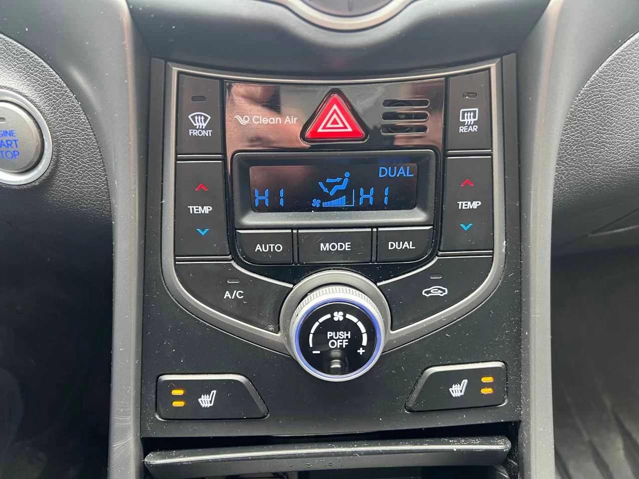 2015 Hyundai Elantra Limited**SAAQ CERTIFIEE**Toit Ouvrant**CamÉra de Recul**SIEGES EN CUIR**Navigation**SIEGES CHAUFFANTS Avant et ArriÈre**DÉmarrage À distance**MAGS** Image principale