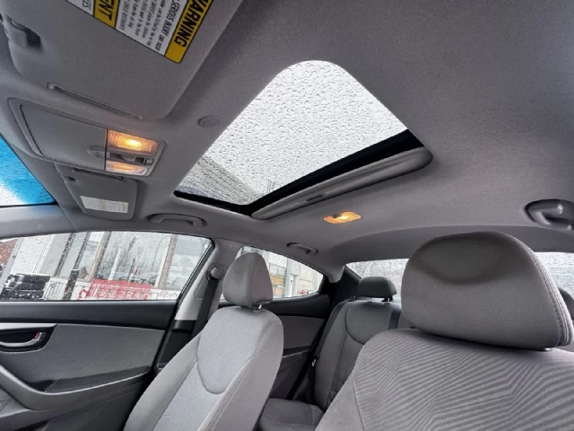 Hyundai Elantra GLS**TOIT OUVRANT**SIEGES CHAUFFNATS**MAGS** 2013