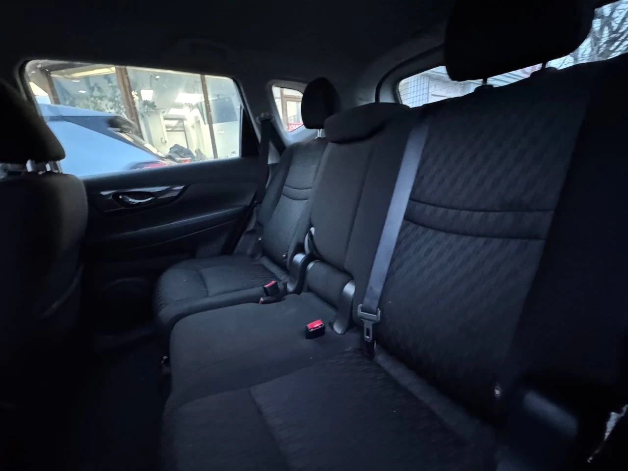 2017 Nissan Rogue SV**Jamais Accidente**CAMERA DE RECULE**SIEGES CHAUFFNATS** Main Image