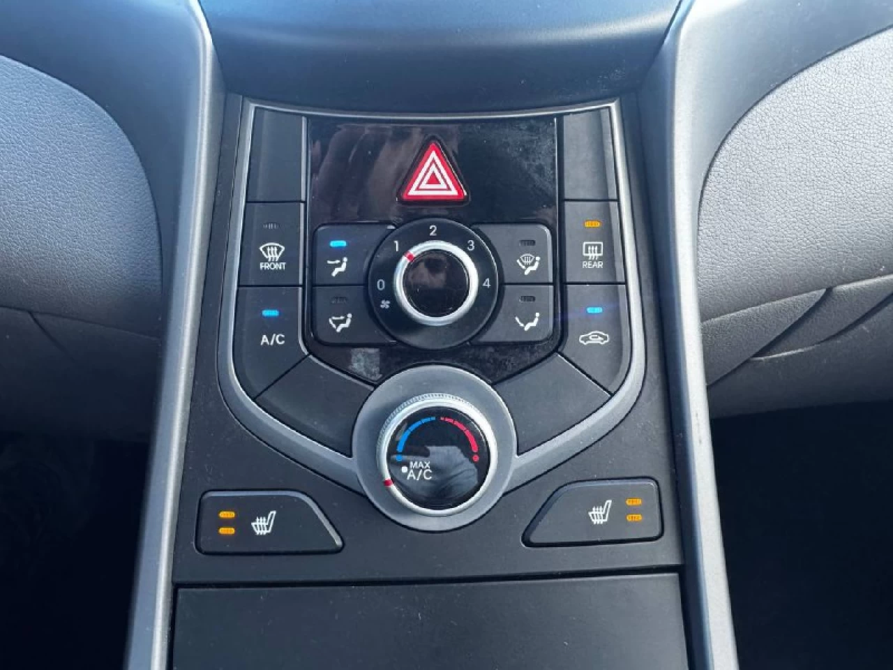 2014 Hyundai Elantra GL**SAAQ CERTIFIEE**SIEGES CHAUFFNATS**BLUETOOTH**BAS KILOMETRAGE** Image principale