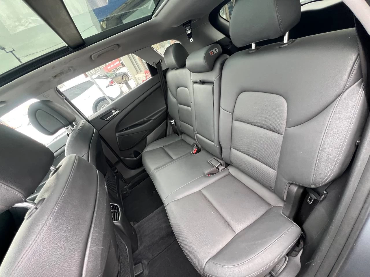 2018 Hyundai Tucson SE**SAAQ CERTIFIEE**CAR PLAY**Toit Ouvrant Panoramique**ANGLE MORT**CamÉra de Recul**SIEGES EN CUIR**SIÈGES CHAUFFANTS AVANT et ARRIERE**VOLANT CHAUFFANT**MAGS** Image principale