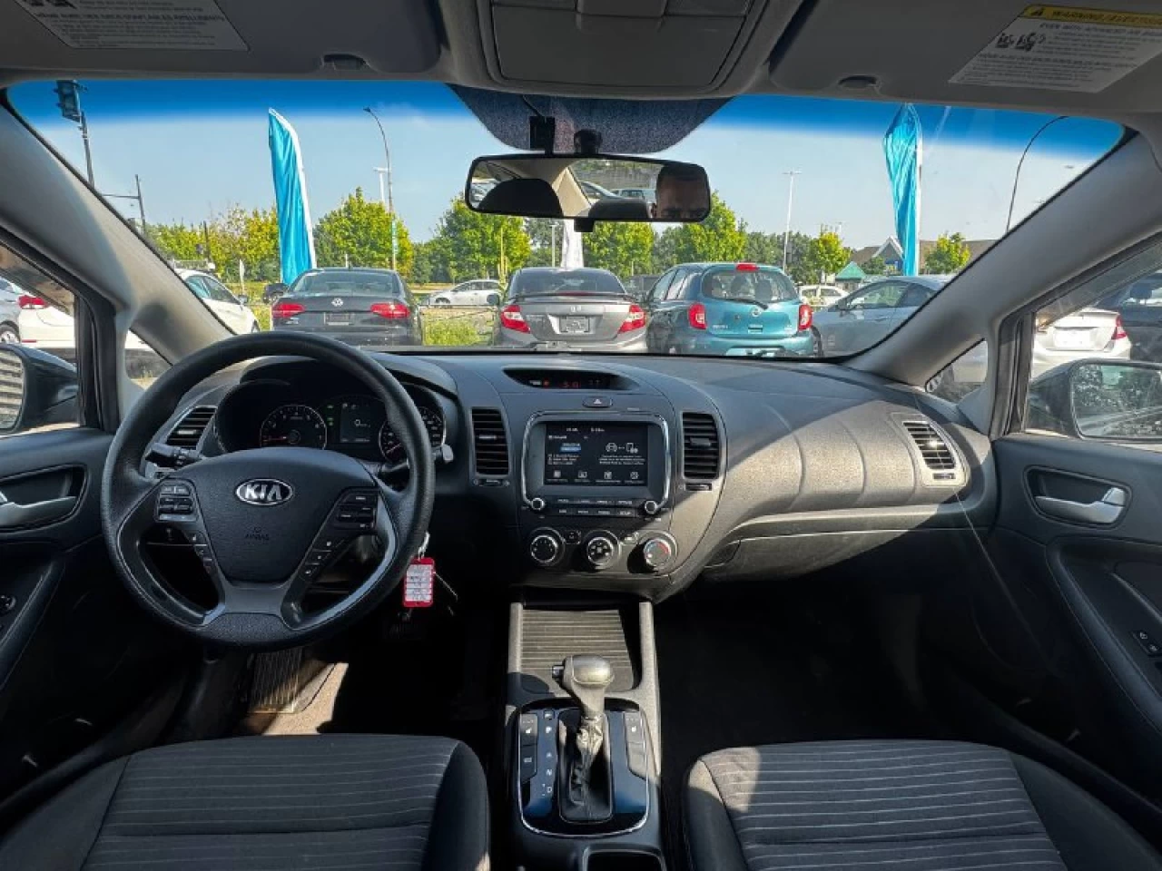 2017 Kia Forte LX**CAMERA DE RECULE**SIEGES CHAUFFNATS**APPLE CAR PLAY** Main Image