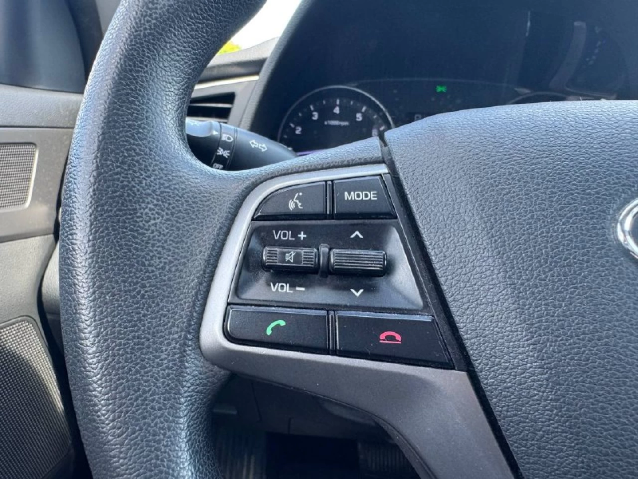 2017 Hyundai Elantra LE **SIÈGES CHAUFFANTS**BLUETOOTH**SELECTEUR DE MODES DE CONDUITE**ÉCONOMIQUE** Financement 1Ère, 2e et 3e chance !! 100% ApprouvÉ Image principale