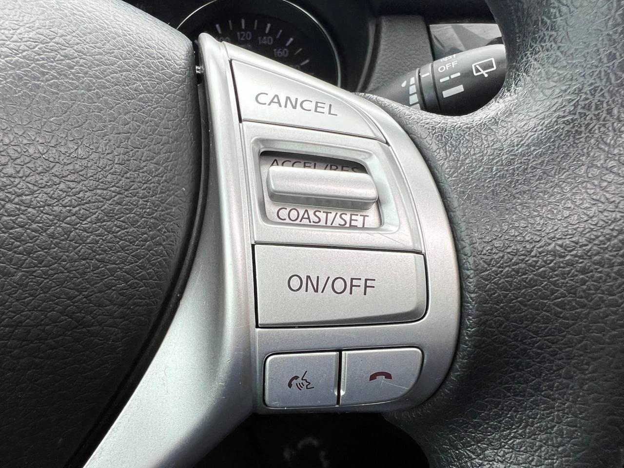 2015 Nissan Rogue SV**AWD**SAAQ CERTIFIEE**Un Proprietaire**TOIT OUVRANT PANORAMIQUE**CAMERA DE RECULE**SIEGES CHAUFFNATS**Mags** Image principale