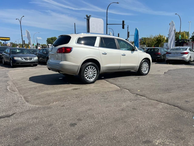 Buick Enclave CX**7 passengers** 2010