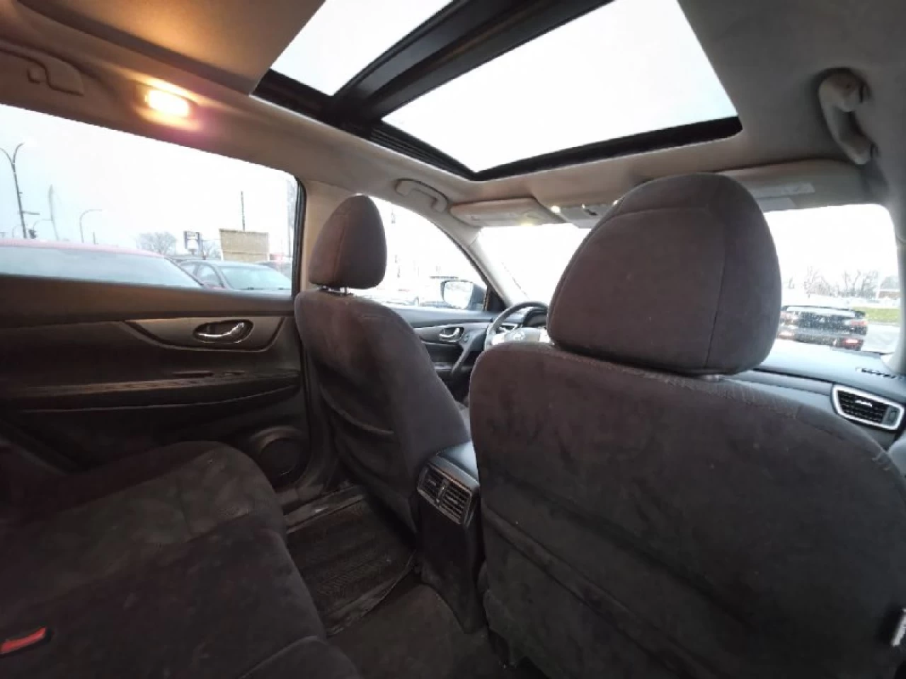 2015 Nissan Rogue **SV**TOIT PANORAMIQUE**CAMERA DE RECUL**SIEGES CHAUFFANTS**MAGS** Image principale