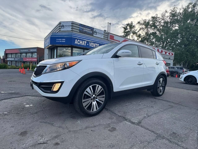 Kia Sportage EX**AWD**Jamais Accidentee**SAAQ Certifié**TOIT OUVRANT PANORAMIQUE**Navigation**SIEGE EN CUIR**CAMERA DE RECUL**SIEGES CHAUFFNATS**Siege Ventile**Mags** 2015