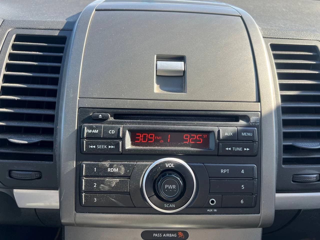 2012 Nissan Sentra 2.0**MAGS** Main Image