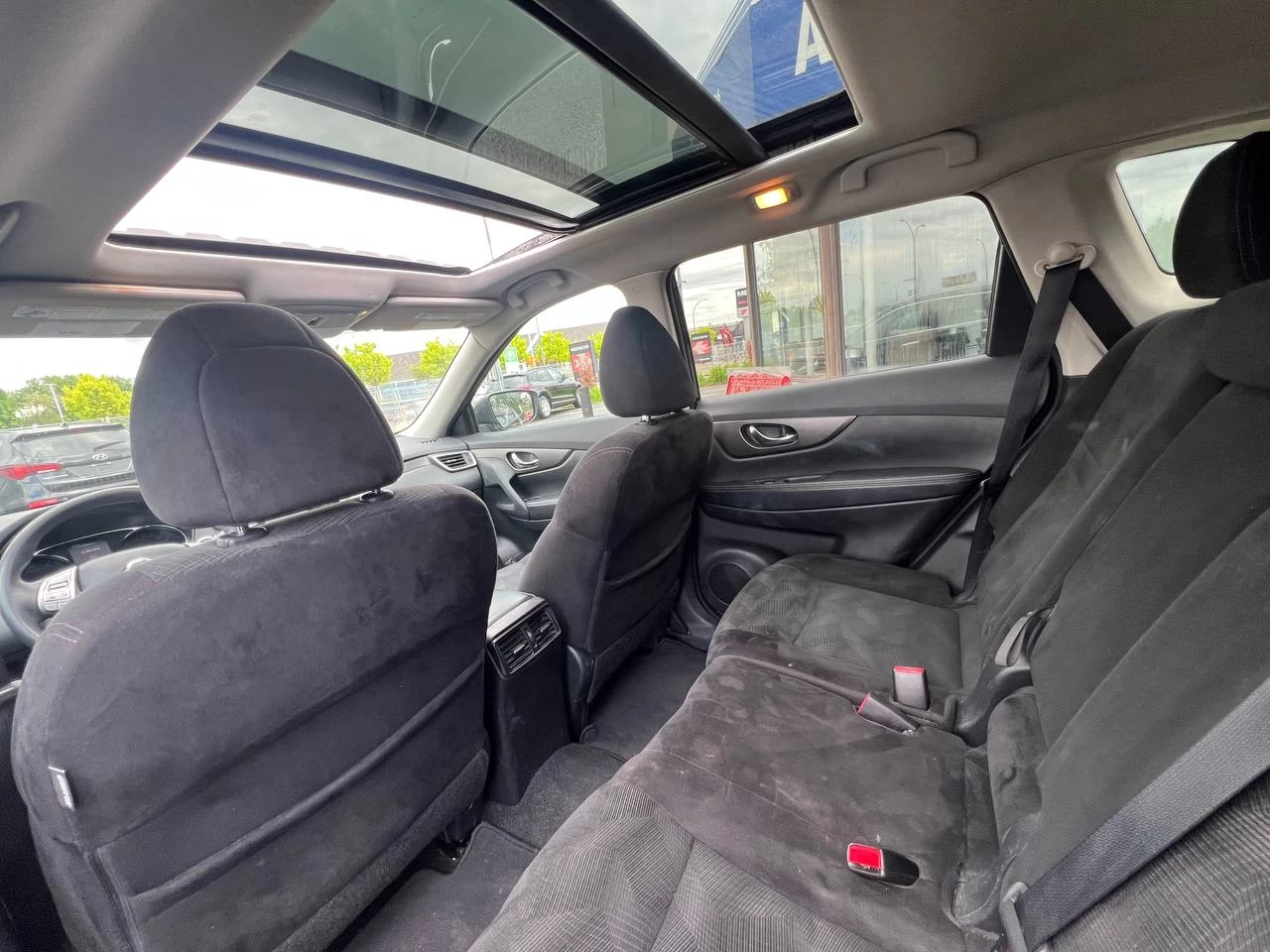 2014 Nissan Rogue SV**AWD**JAMAIS ACCIDENTEE**SAAQ CERTIFIEE**TOIT PANORAMIQUE**CAMERA DE RECUL**SIEGES CHAUFFANTS**MAGS** Image principale