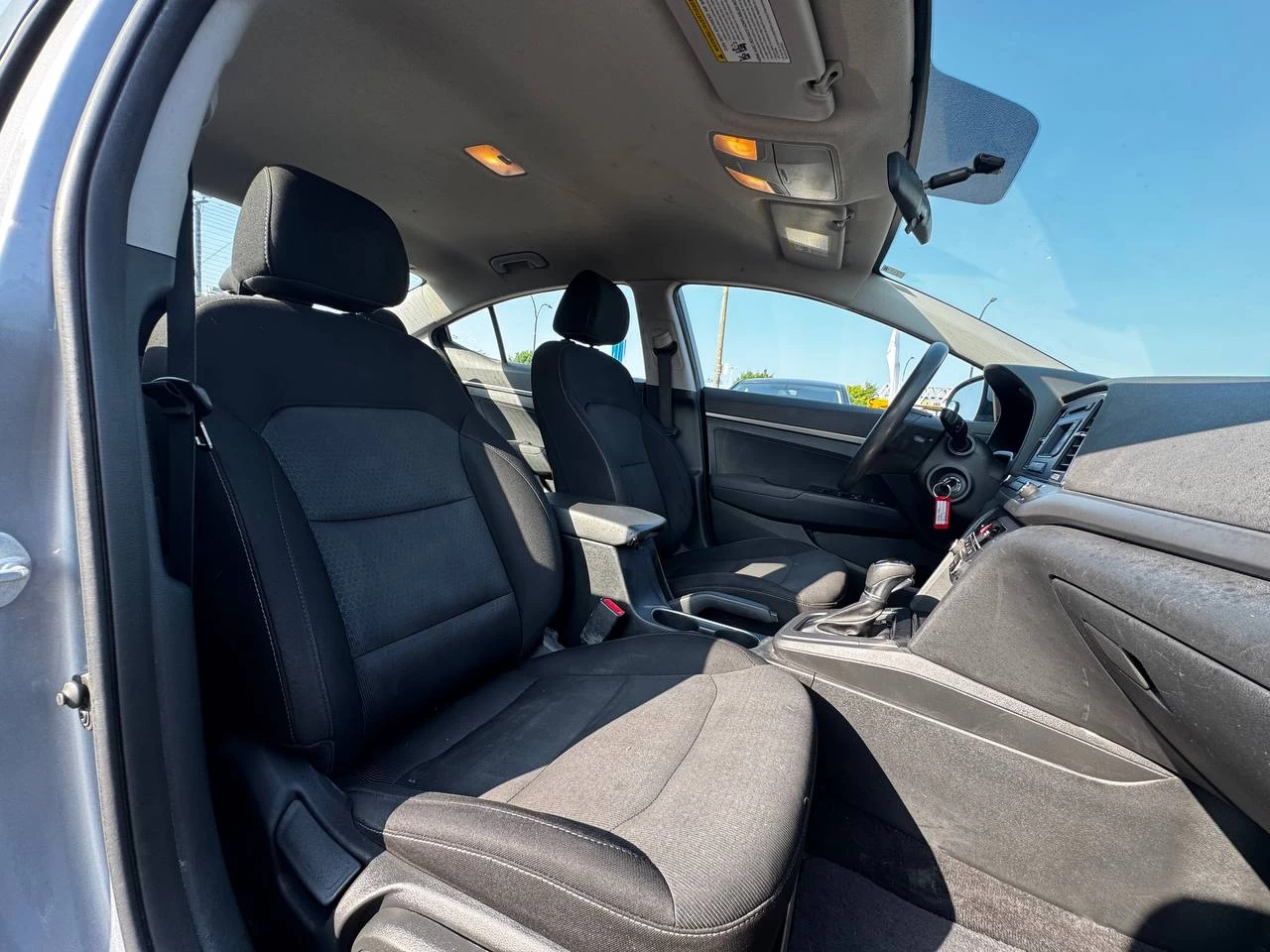 2017 Hyundai Elantra LE**SAAQ CERTIFIEE**SIEGES CHAUFFNATS**MODE ECHO** Main Image