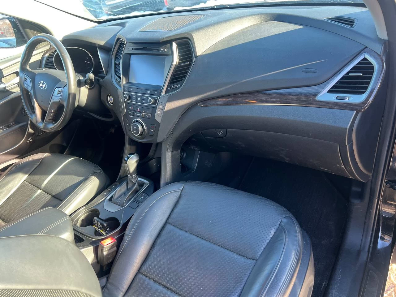 2017 Hyundai Santa Fe Sport Limited**AWD**TOIT OUVRANT PANORAMIQUE**SIEGE EN CUIR**CAMERA DE RECUL**SIEGES CHAUFFNATS AVANT ET ARRIERE**Siege Ventile**Volant Chauffant**Alerte d'angle Mort**MAGS** Image principale