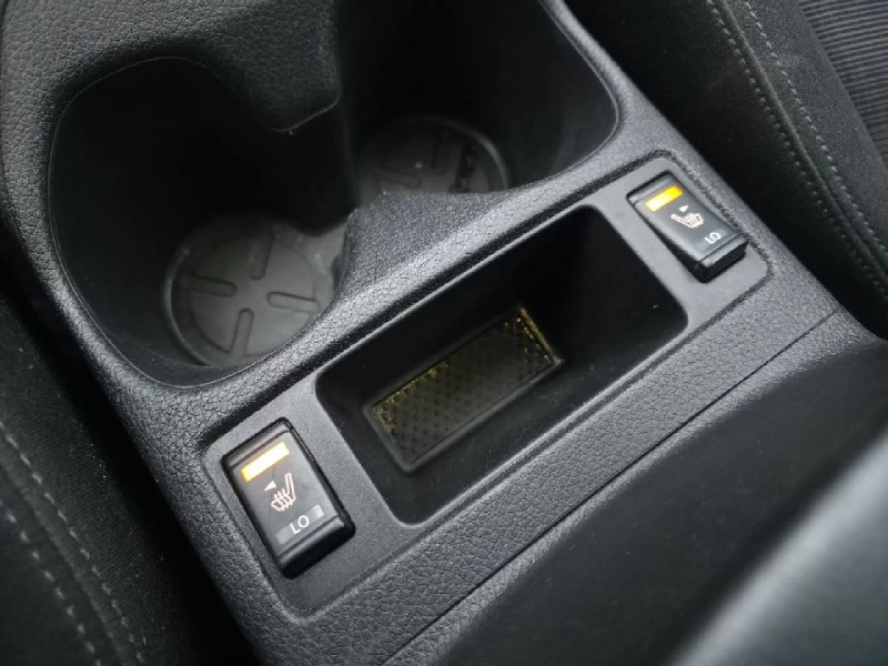 2015 Nissan Rogue **SV**TOIT PANORAMIQUE**CAMERA DE RECUL**SIEGES CHAUFFANTS**MAGS** Image principale