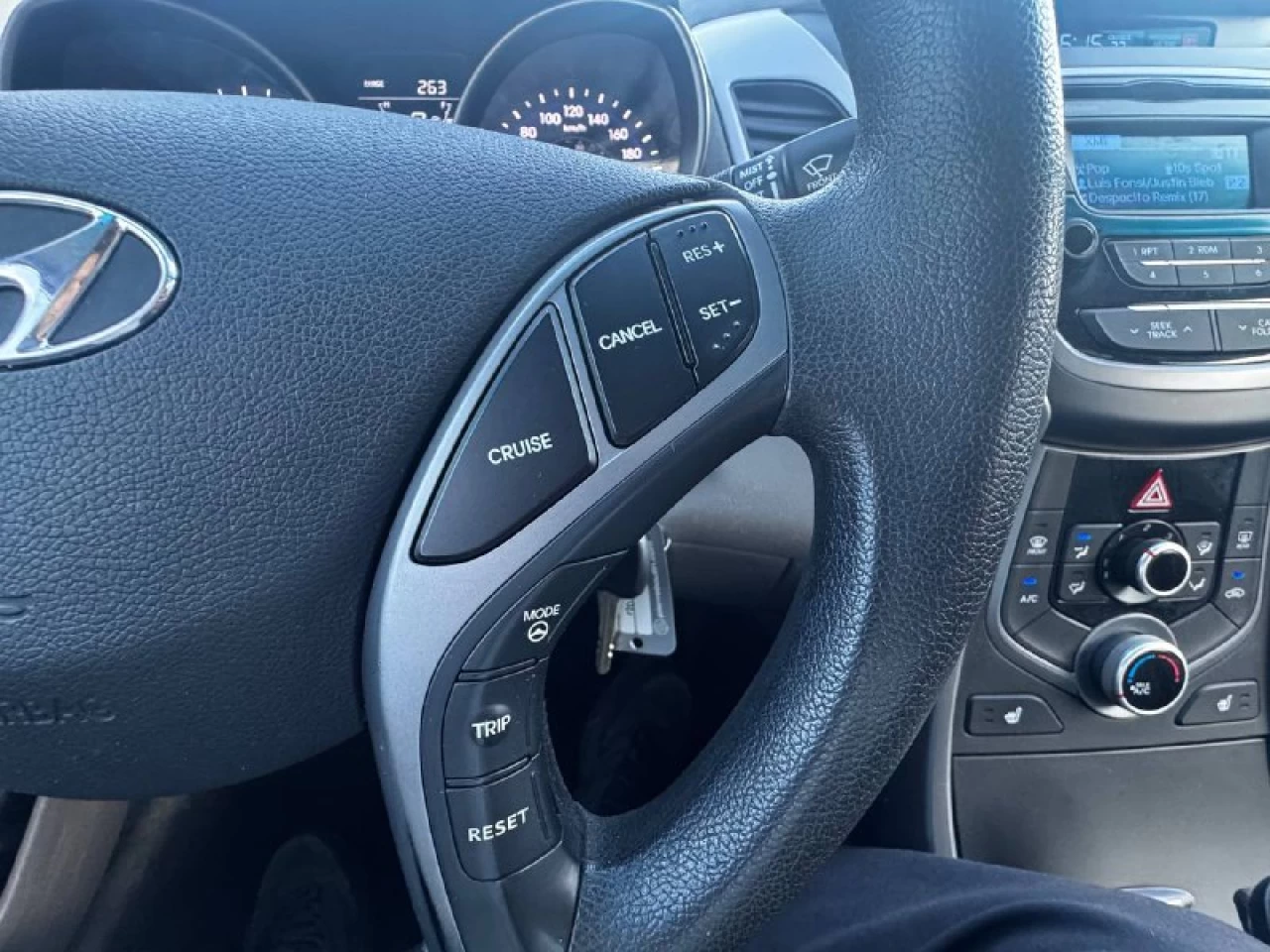 2014 Hyundai Elantra GL**SAAQ CERTIFIEE**SIEGES CHAUFFNATS**BLUETOOTH**BAS KILOMETRAGE** Image principale