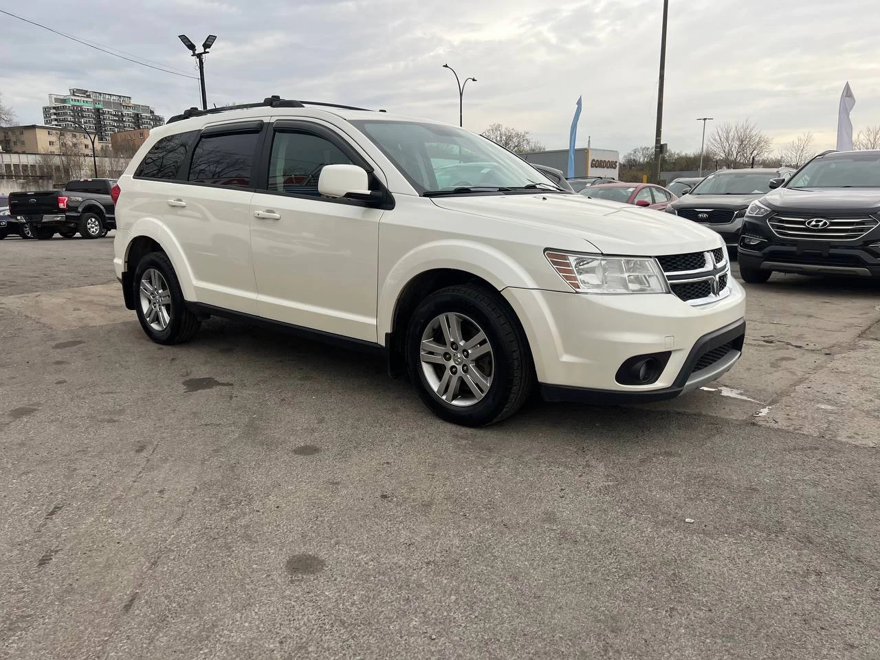 2017 Dodge Journey SXT**TOIT OUVRANT**CAMERA DE RECUL**SIEGES CHAUFFNATS**NAVIGATION**MAGS** Main Image
