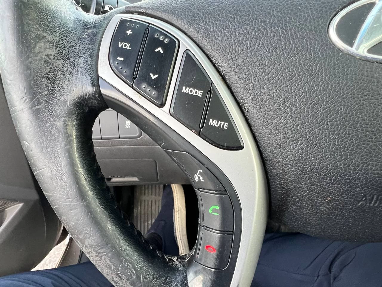 2012 Hyundai Elantra GLS**Toit Ouvrant**SIEGES CHAUFFANTS**SIEGES CHAUFFANTS ARRIERE**MAGS** Image principale