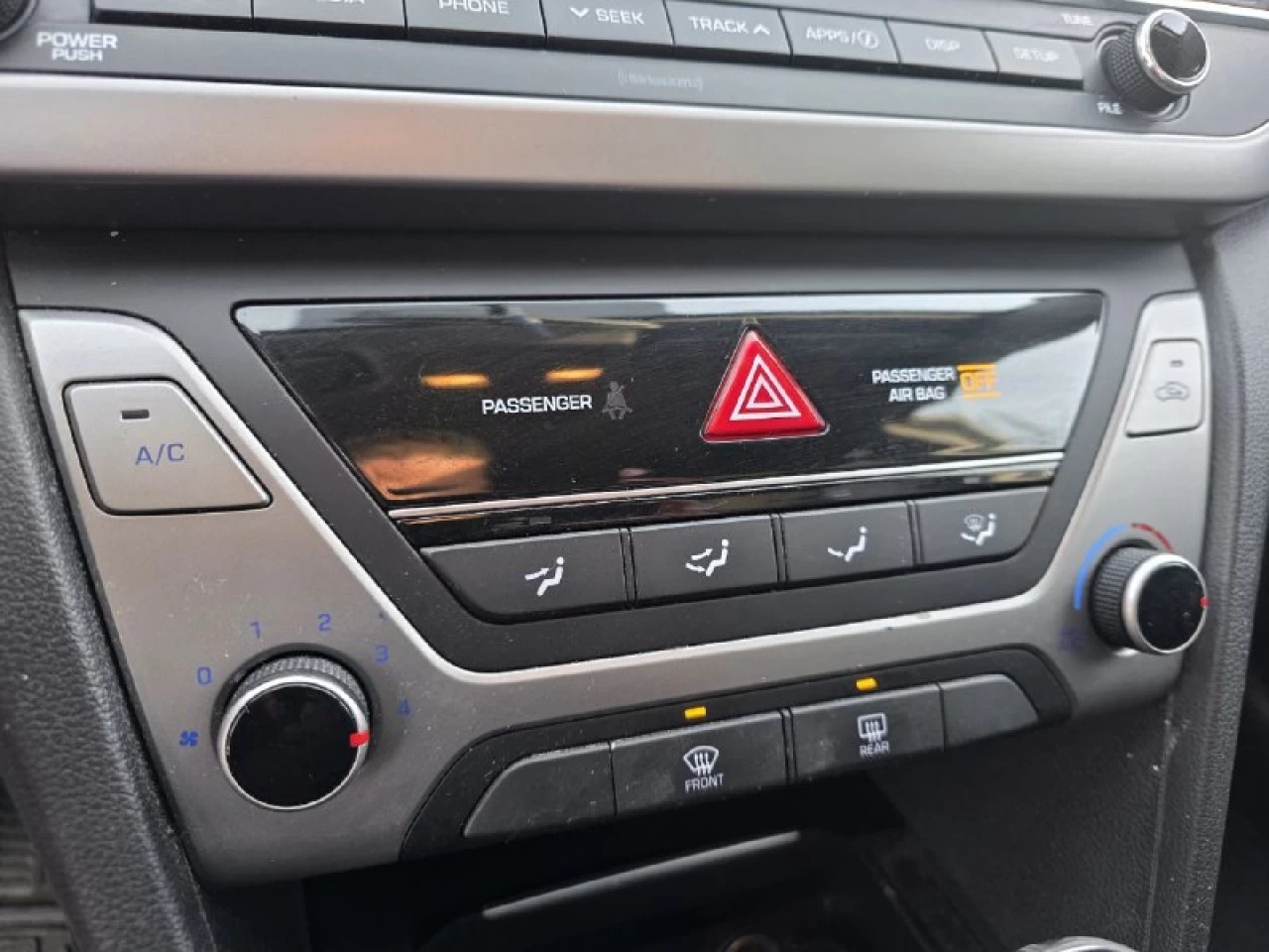 2018 Hyundai Elantra **GL**CAMERA DE RECUL**ANGLE MORT**SIEGES CHAUFFANTS**MAGS**Financement 1Ère, 2e et 3e chance !!! 100% ApprouvÉ !! Image principale