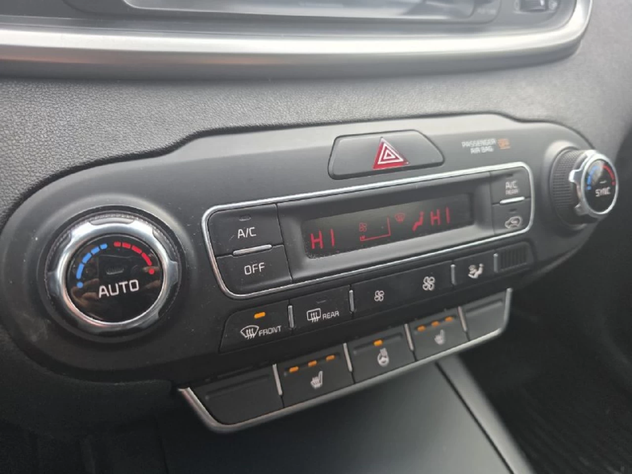 2019 Kia Sorento **LX**7 PASSAGERS**AWD**CAMERA DE RECUL**SIEGES CHAUFFANTS**MAGS**EN SPECIAL** Image principale