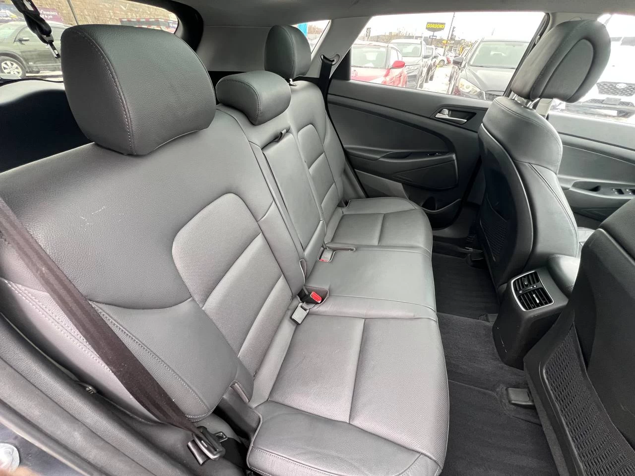 2018 Hyundai Tucson SE**SAAQ CERTIFIEE**CAR PLAY**Toit Ouvrant Panoramique**ANGLE MORT**CamÉra de Recul**SIEGES EN CUIR**SIÈGES CHAUFFANTS AVANT et ARRIERE**VOLANT CHAUFFANT**MAGS** Image principale