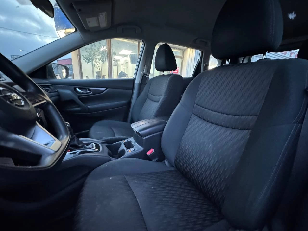 2017 Nissan Rogue SV**Jamais Accidente**CAMERA DE RECULE**SIEGES CHAUFFNATS** Main Image