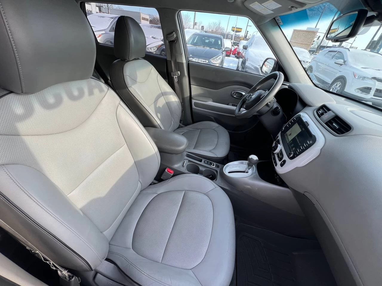 2016 Kia Soul EV Luxury**Jamais Accidentee**NAVIGATION**CUIR**SIEGES CHAUFFANTS AVANT ET ARRIERE**SIEGES FROIDS**VOLANT CHAUFFANT**MAGS** Main Image