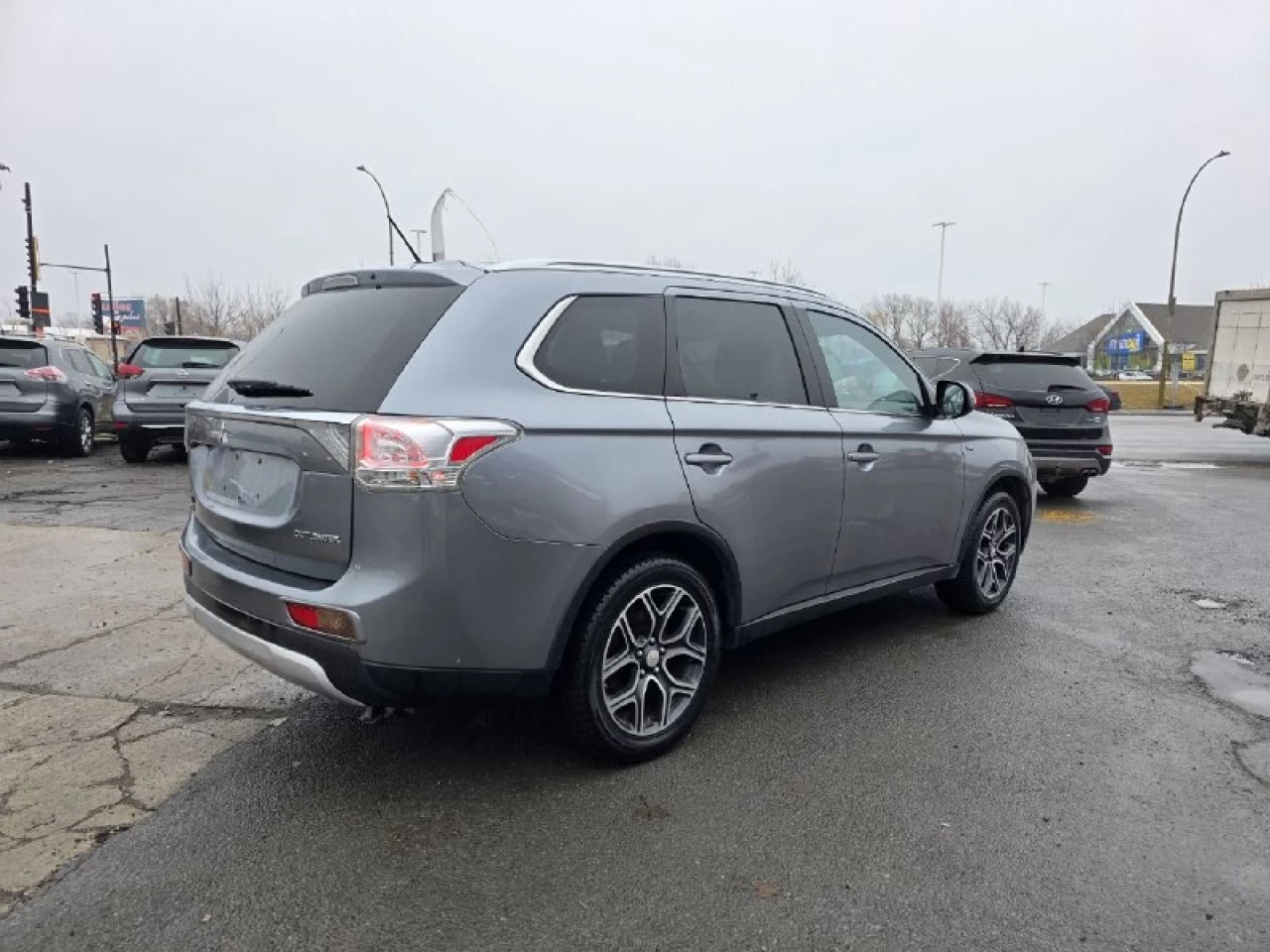 2015 Mitsubishi Outlander **GT**JAMAIS ACCIDENTEE**7 PASSAGERS**CUIR**NAVI**CAMERA DE RECUL**SIEGES CHAIFFANTS**MAGS** Image principale
