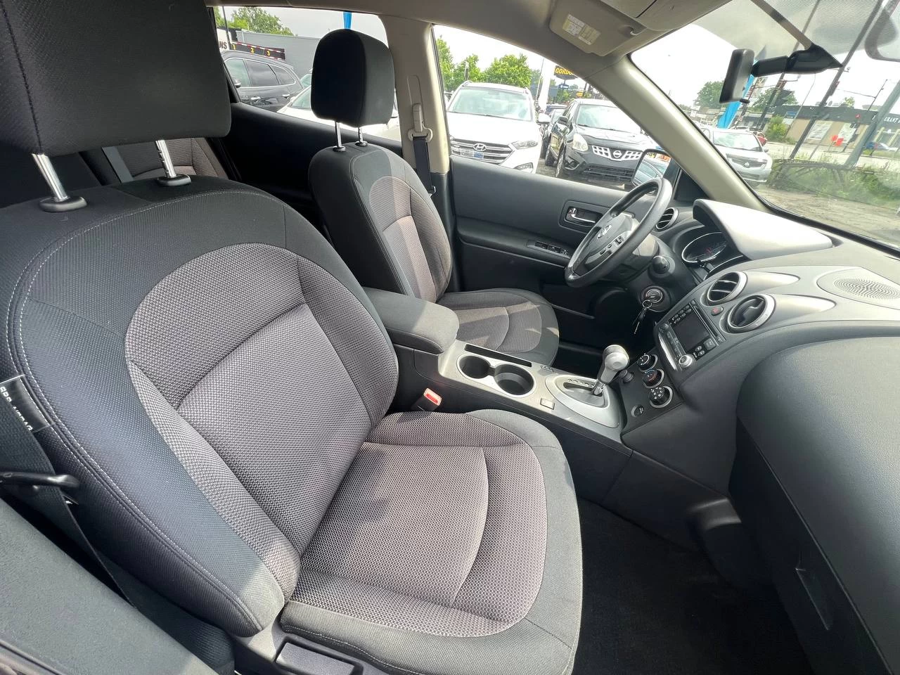 2011 Nissan Rogue SV**AWD**CAMERA DE RECULE**SIEGES CHAUFFNATS**MAGS** Main Image