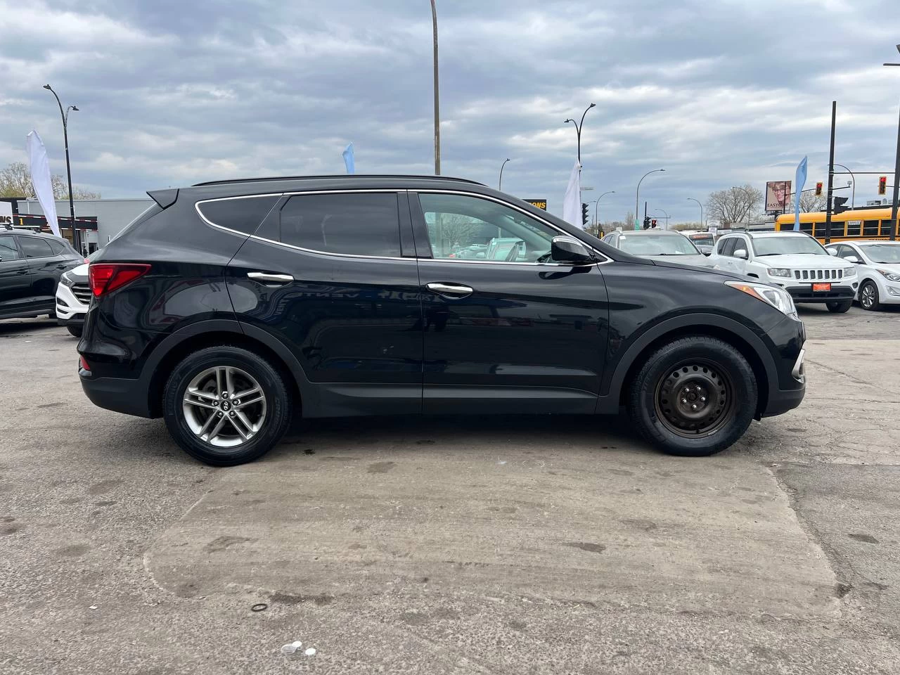 2017 Hyundai Santa Fe Sport SE**AWD**TOIT OUVRANT PANORAMIQUE**SIEGE EN CUIR**CAMERA DE RECUL**SIEGES CHAUFFNATS AVANT ET ARRIERE**Volant Chauffant**Alerte d'angle Mort**MAGS** Main Image