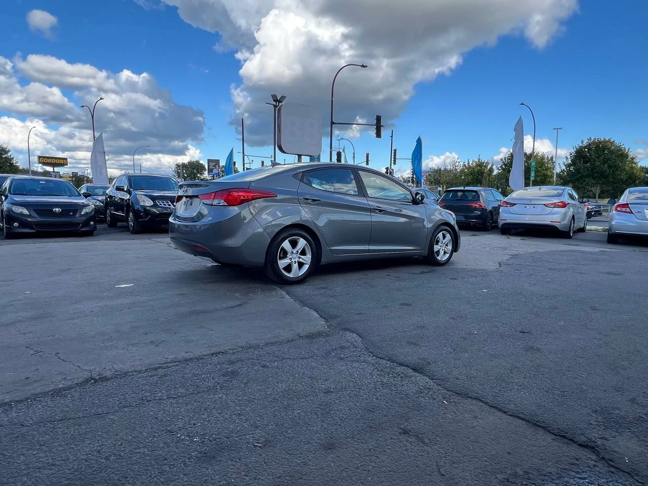 2013 Hyundai Elantra GLS**Toit Ouvrant**SIEGES CHAUFFANTS**SIEGES CHAUFFANTS ARRIERE**MAGS** Image principale