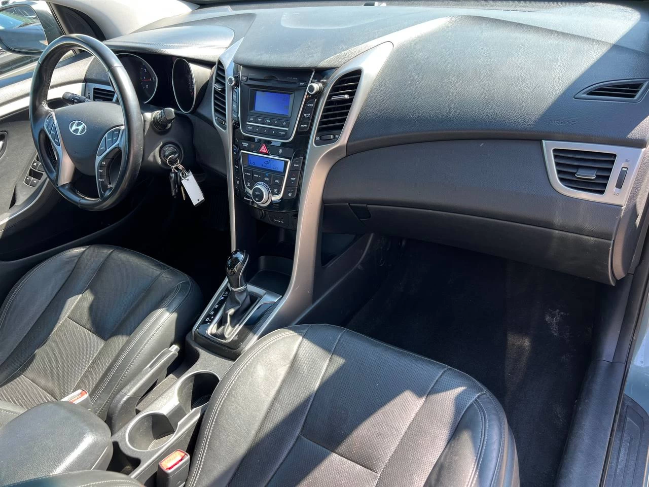 2013 Hyundai Elantra GT SE**SAAQ CERTIFIEE**TOIT OUVRANT PANORAMIQUE**Sieges en Cuir**SIEGES CHAUFFNATS**MAGS** Image principale