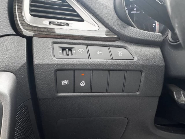 Hyundai Santa Fe Sport Premium**Jamais Accidente**SIEGES CHAUFFNATS AVANT ET ARRIERE**VOLANT CHAUFFNATS**Financement 1ère, 2e et 3e chance !! 100% Approuvé 2014