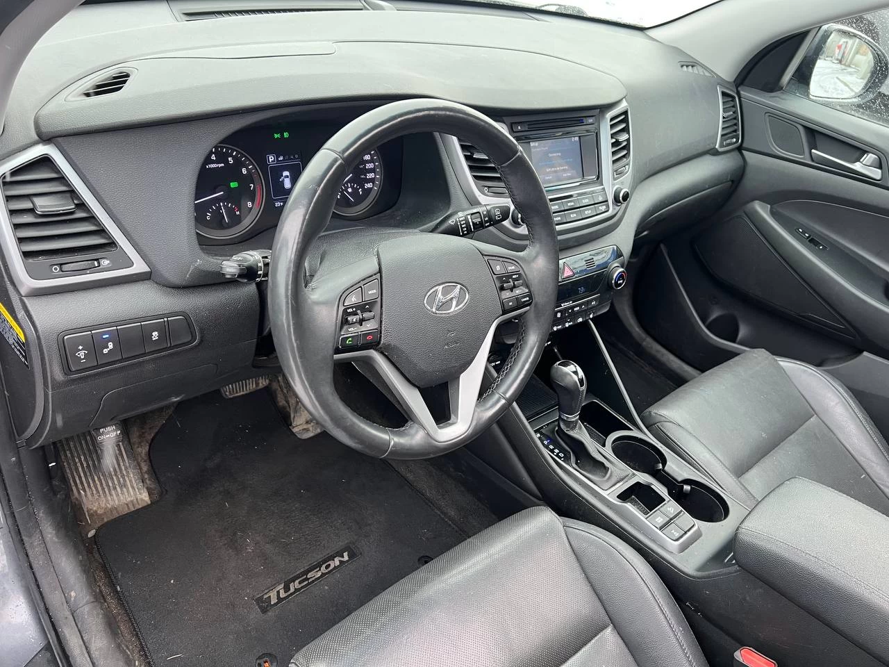 2017 Hyundai Tucson LIMITEE**JAMAIS ACCIDENTEE**CERTIFIEE SAAQ**AWD**TOIT OUVRANT PANORAMIQUE**SIEGES CHAUFFANTS AVANT ET ARRIÈRE**SIEGES EN CUIR**Alerte d’angle mort**VOLANT CHAUFFANT**Mags** Main Image