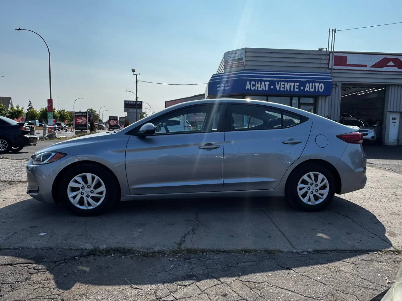 2017 Hyundai Elantra LE**SAAQ CERTIFIEE**SIEGES CHAUFFNATS**MODE ECHO** Main Image