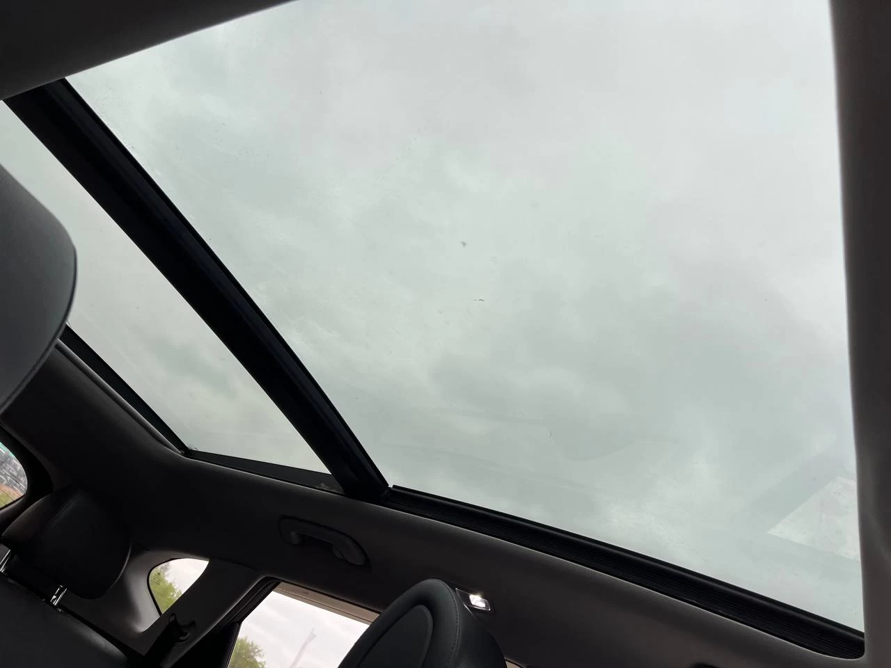 2017 Hyundai Tucson SE**Jamais Accidentee**SAAQ Certifie**TOIT OUVRANT PANORAMIQUE**SIEGE EN CUIR**CAMERA DE RECUL**SIEGES CHAUFFNATS AVANT ET ARRIERE**Volant Chauffant**Alerte d'angle Mort**MAGS** Image principale