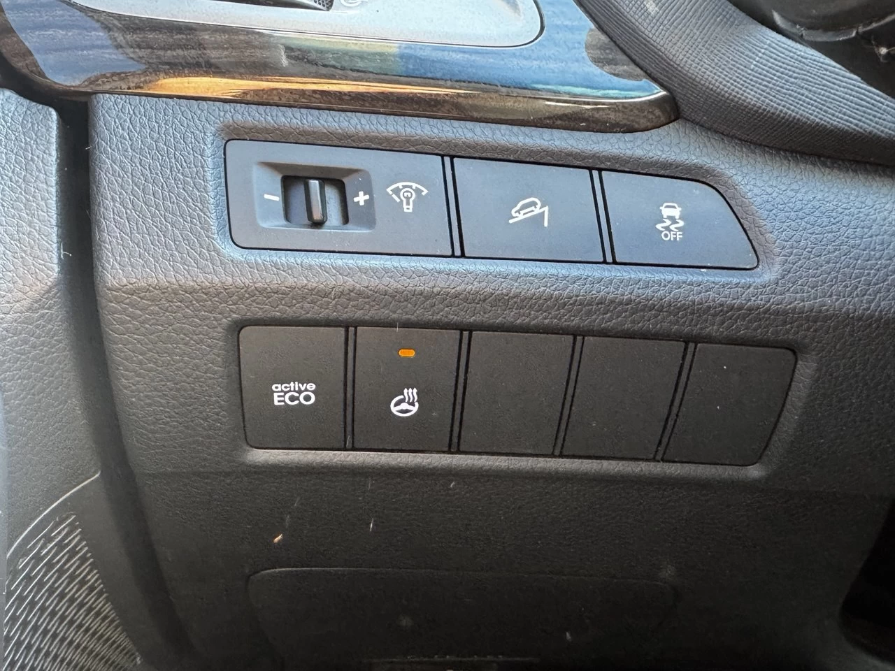 2016 Hyundai Santa Fe Sport Premium**Jamais Accidente**SAAQ CERTIFIEE****SIEGES CHAUFFNATS AVANT ET ARRIERE**VOLANT CHAUFFANTS**MAGS** Image principale