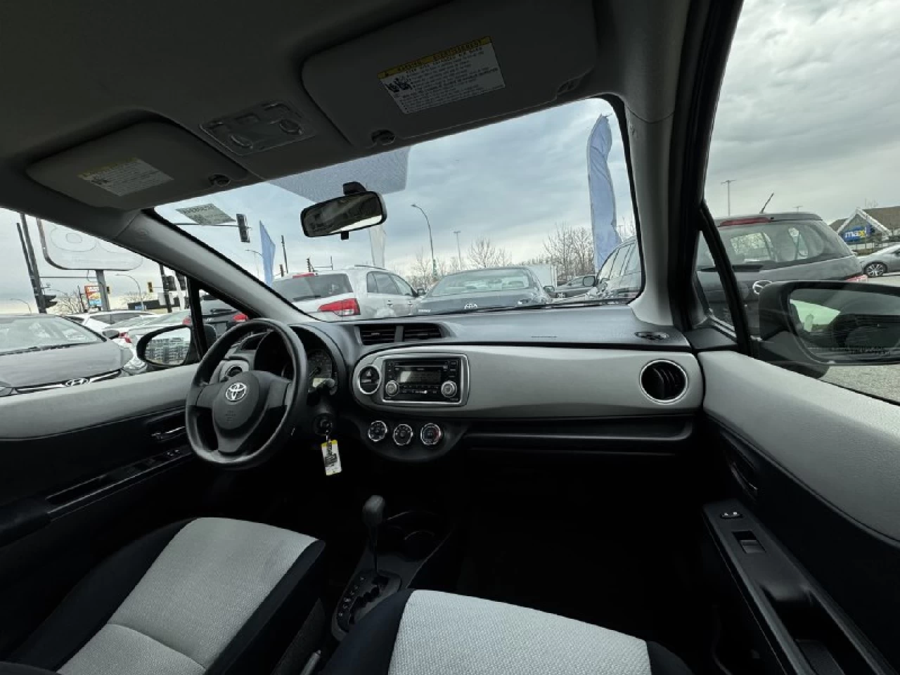 2012 Toyota Yaris LE**BAS KILOMETRAGE** Image principale